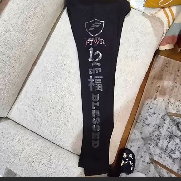 Fitwear Leggings, Medium - Stylish & Comfortable! - Picture 2 of 3